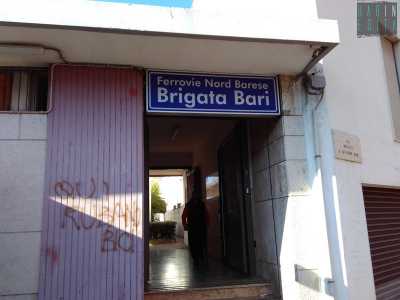 L'entrata della stazione "Brigata Bari" delle Ferrovie del nord barese 